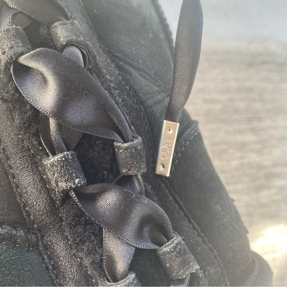 UGG Pala Womens Boots Sheepskin Side Laceup and Bow Size 7 - Picture 3 of 7